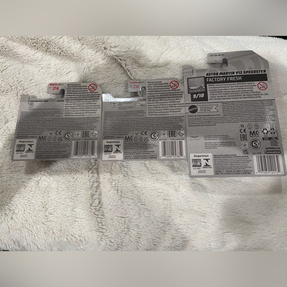 Brand New Hot Wheels Mustang, Aston Martin, Corvette unopened box - Picture 5 of 5